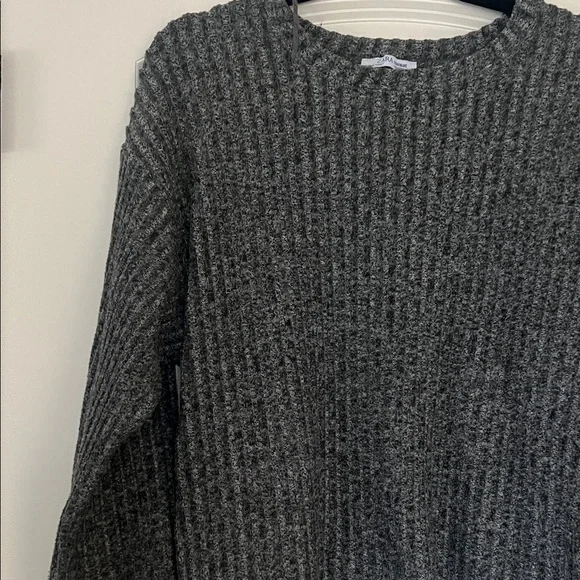Zara | (M) Cozy Gray Ribbed Sweater - Picture 3 of 7